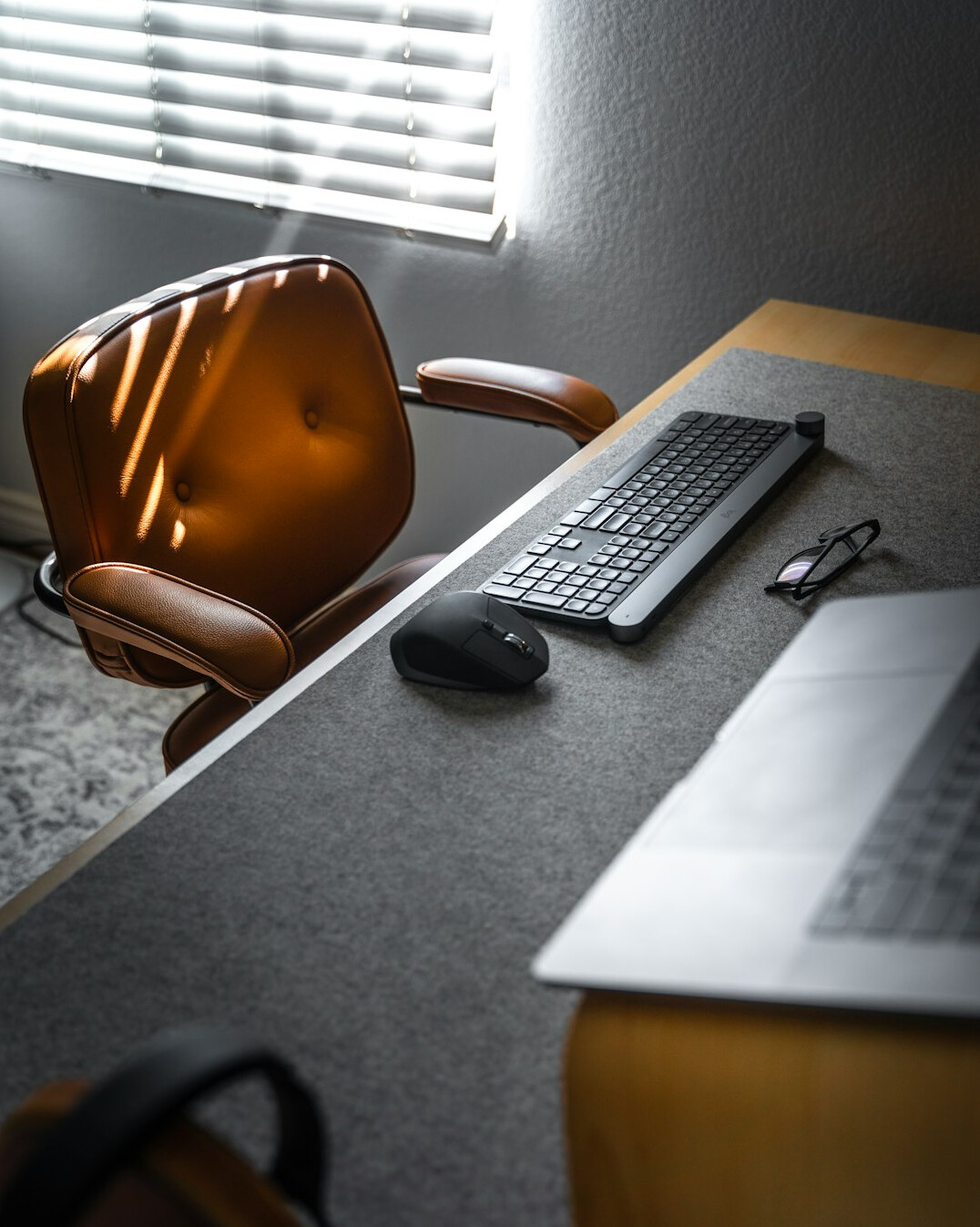 minimalist workspace setup